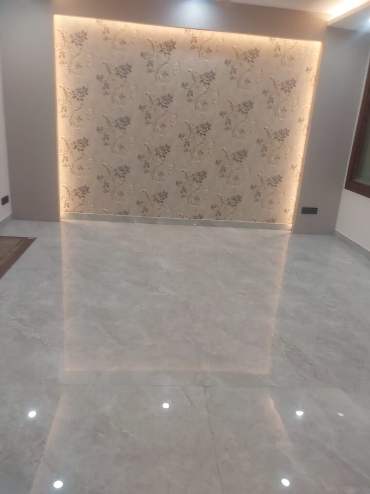 Room, sector 31 4 Bedroom 350 Sq.Yd. Builder Floor In Sector 31 Faridabad 9312281