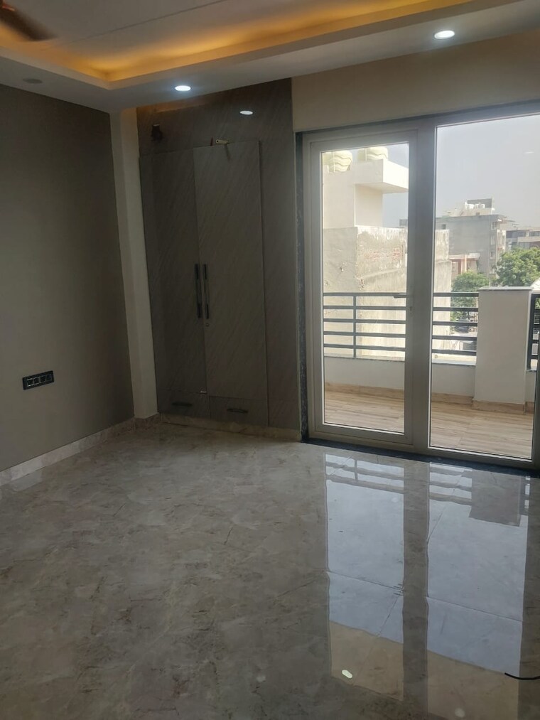 Room, sector 31 4 Bedroom 350 Sq.Yd. Builder Floor In Sector 31 Faridabad 9312281
