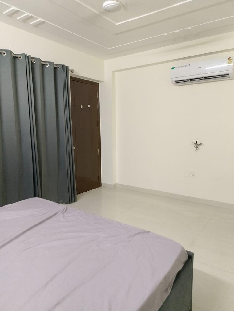 Room, golden-crest 3 Bedroom 1960 Sq.Ft. Builder Floor In Sector 52 Gurgaon 9312320