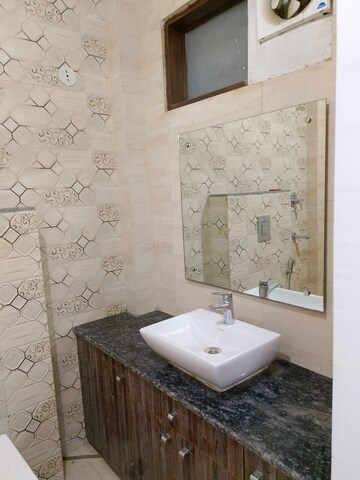 Bathroom in 3 BHK Builder Floor at Golden Crest, Sector 52 – for Rent