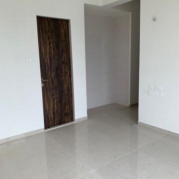 Room in 2 BHK Apartment at Rosa Manhattan, Anu Nagar – for Rent