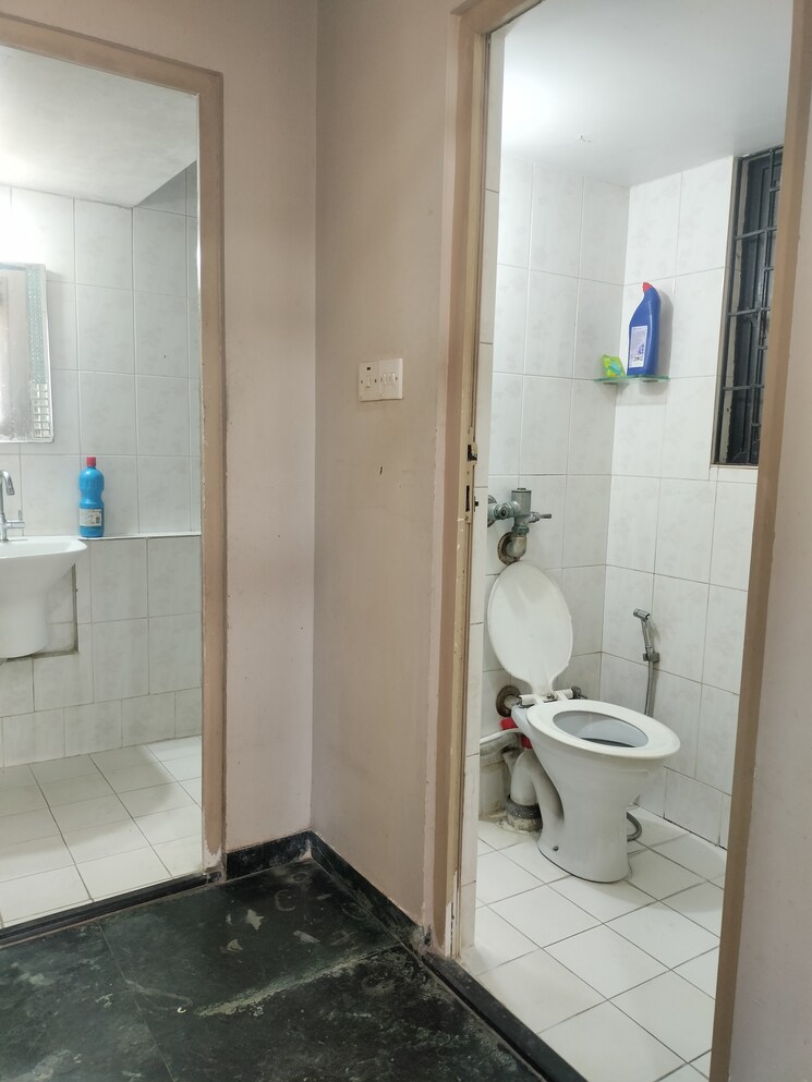 Bathroom, hiranandani-estate 2 Bedroom 680 Sq.Ft. Apartment In Ghodbunder Road Thane 9312446
