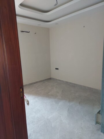 Room in 3 BHK Builder Floor at Puri Kohinoor, Sector 89 – for Sale