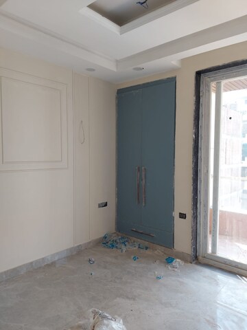 Room in 3 BHK Builder Floor at Puri Kohinoor, Sector 89 – for Sale