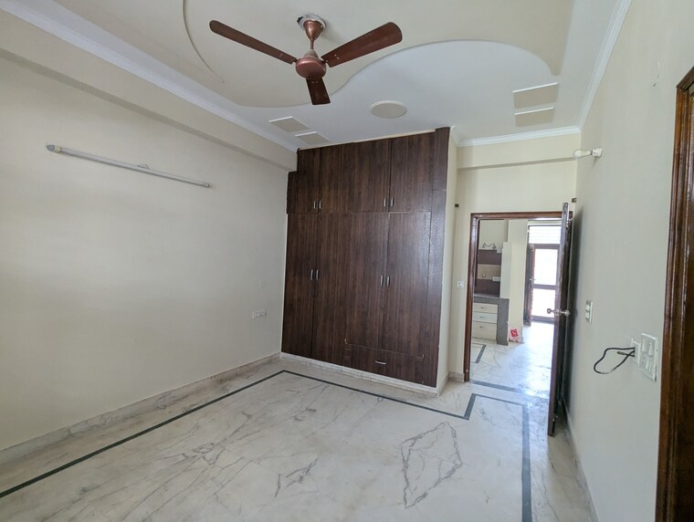 Room, rwa-residential-society-sector-46 3 Bedroom 1690 Sq.Ft. Builder Floor In Sector 46 Gurgaon 9312360