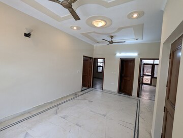 Building Lobby in 3 BHK Builder Floor at RWA Residential Society Sector 46, Sector 46 – for Rent
