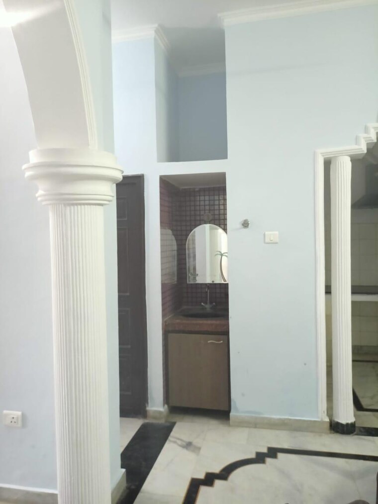 undefined, gomti nagar 6+ Bedroom 3600 Sq.Ft. Villa In Gomti Nagar Lucknow 9312353