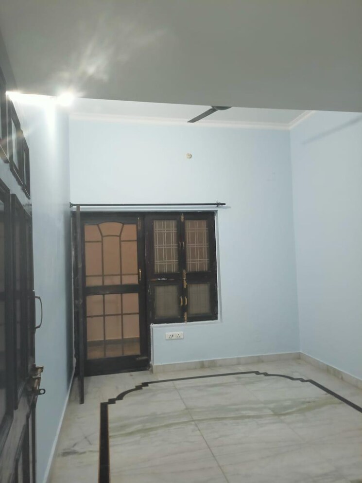Room, gomti nagar 6+ Bedroom 3600 Sq.Ft. Villa In Gomti Nagar Lucknow 9312353