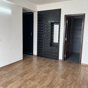 Room in 3 BHK Apartment at Omaxe Royal Residency Faridabad, Sector 79 – for Rent