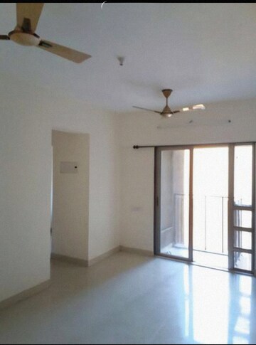 Room in 2 BHK Apartment at Lodha Casa Royale, Balkum Pada – for Sale