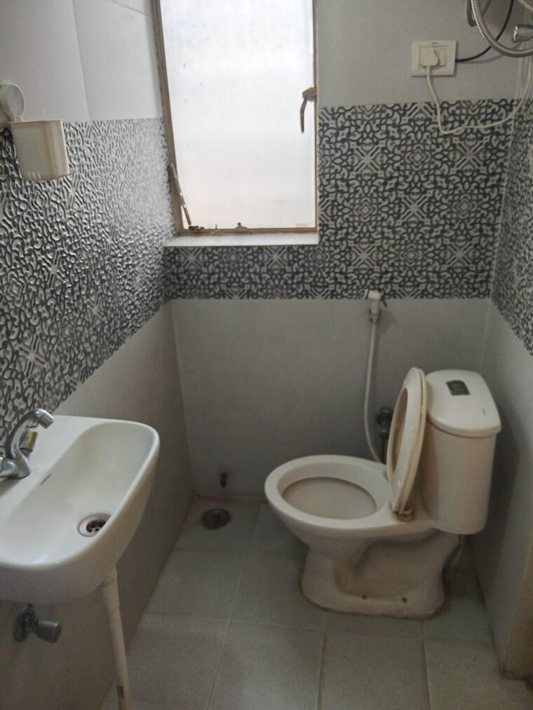 Bathroom, dlf phase ii 1 RK 241 Sq.Ft. Builder Floor In Dlf Phase ii Gurgaon 9312402