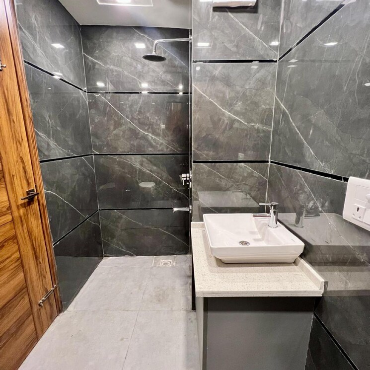 Bathroom, puri-kohinoor 3 Bedroom 175 Sq.Yd. Builder Floor In Tikawali Faridabad 9312396