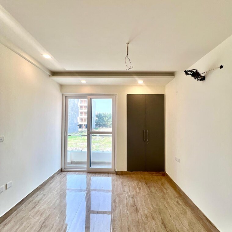 Room, puri-kohinoor 3 Bedroom 175 Sq.Yd. Builder Floor In Tikawali Faridabad 9312396