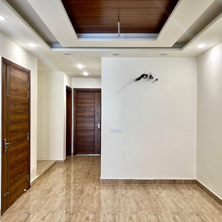 Room, puri-kohinoor 3 Bedroom 175 Sq.Yd. Builder Floor In Tikawali Faridabad 9312396