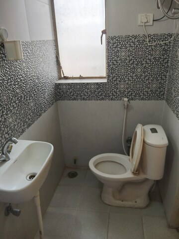 Bathroom in 1 RK Builder Floor at Dlf Phase ii – for Sale