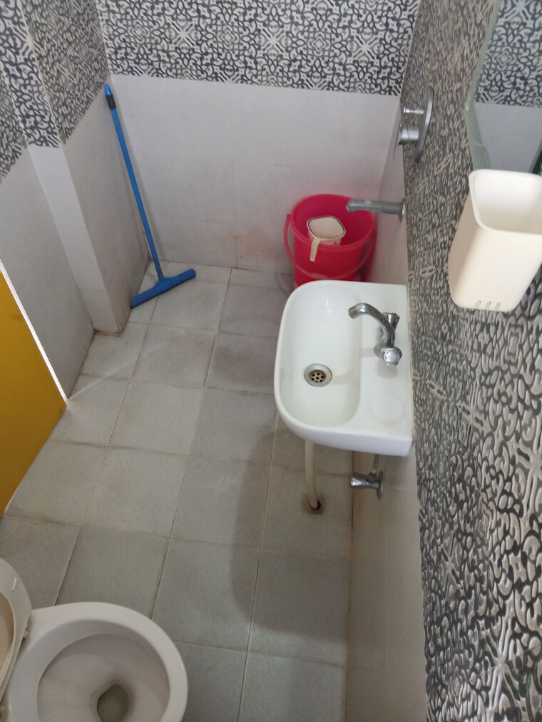 Bathroom, dlf phase ii 1 RK 241 Sq.Ft. Builder Floor In Dlf Phase ii Gurgaon 9312475