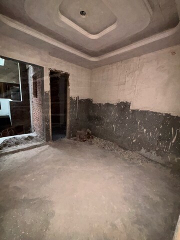 Parking in 2 BHK Builder Floor at Sainik Colony – for Sale