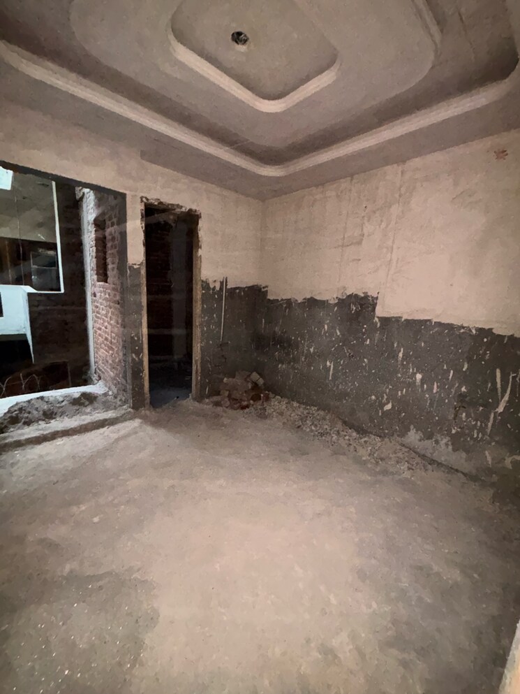  Parking, sainik colony 2 Bedroom 90 Sq.Yd. Builder Floor In Sainik Colony Faridabad 9312428