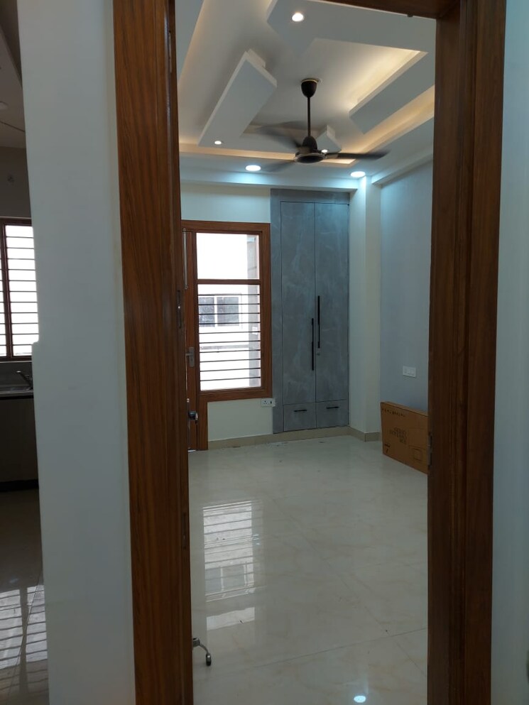 Room, puri-kohinoor 3 Bedroom 1420 Sq.Ft. Builder Floor In Sector 89 Faridabad 9312420