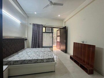 Bedroom in 2 BHK Builder Floor at Ameya One, Sector 42 – for Rent