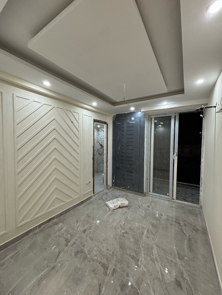 Room, sainik colony 3 Bedroom 131 Sq.Yd. Builder Floor In Sainik Colony Faridabad 9312459