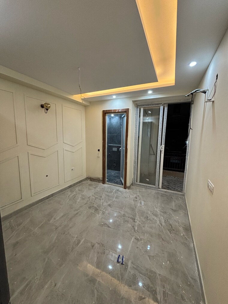 Room, sainik colony 3 Bedroom 131 Sq.Yd. Builder Floor In Sainik Colony Faridabad 9312459