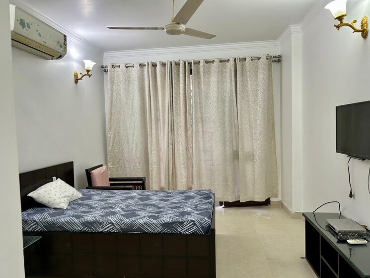 Bedroom, defence colony 3 Bedroom 1953 Sq.Ft. Builder Floor In Defence Colony Delhi 9312484