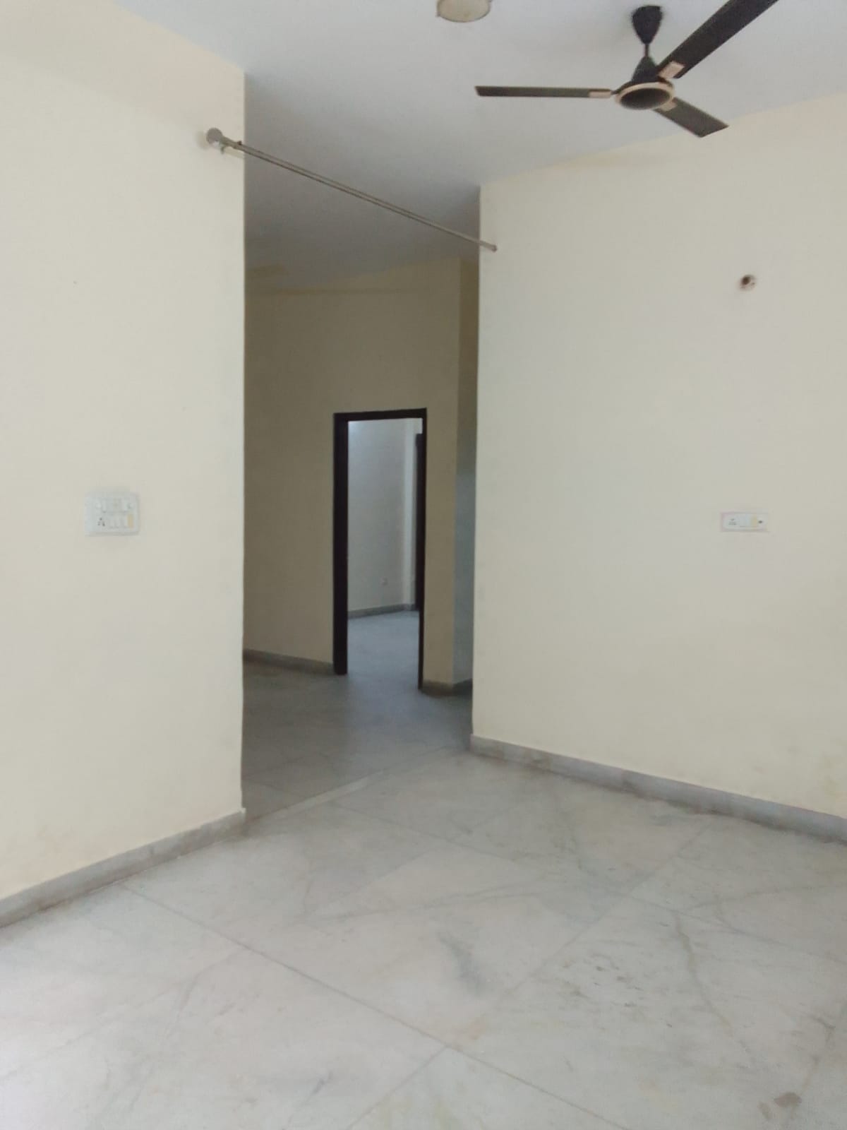 2.5 BHK Independent House For Rent in RWA Apartments Sector 47
