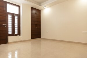 Room in 4 BHK Builder Floor at Palm Residency Chhatarpur, Chattarpur – for Rent