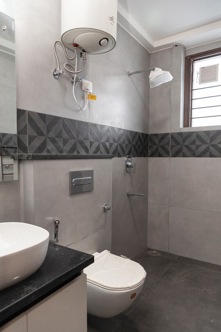 Bathroom, palm-residency-chhatarpur 4 Bedroom 1800 Sq.Ft. Builder Floor In Chattarpur Delhi 9312498