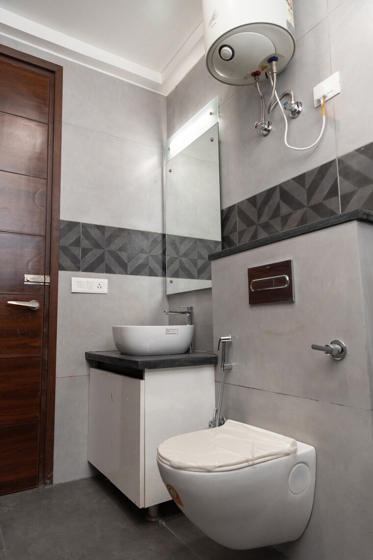Bathroom, palm-residency-chhatarpur 4 Bedroom 1800 Sq.Ft. Builder Floor In Chattarpur Delhi 9312498