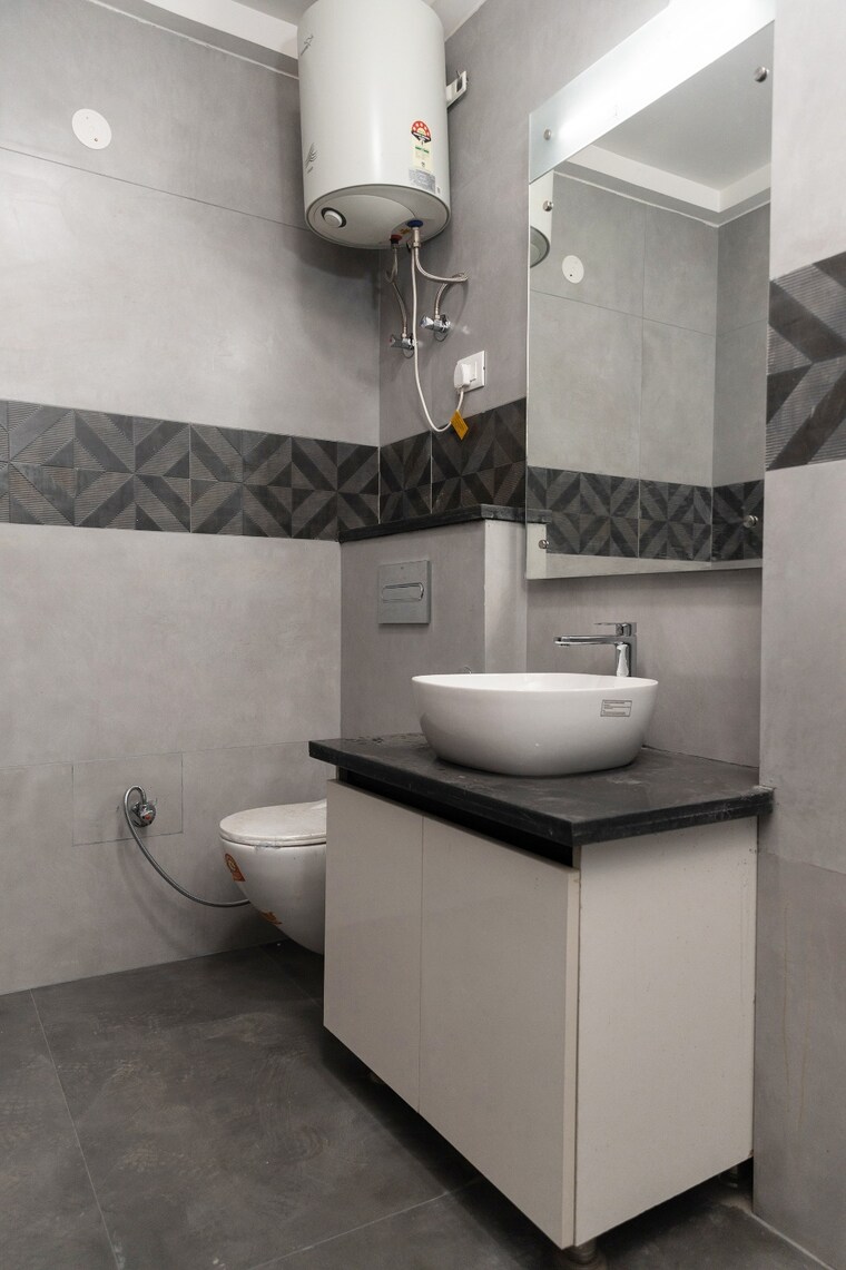 Bathroom, palm-residency-chhatarpur 4 Bedroom 1800 Sq.Ft. Builder Floor In Chattarpur Delhi 9312498
