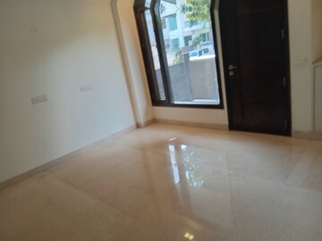 Room in 4 BHK Independent House at Dlf Phase ii – for Rent