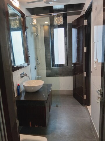 Bathroom in 4 BHK Independent House at Dlf Phase ii – for Rent