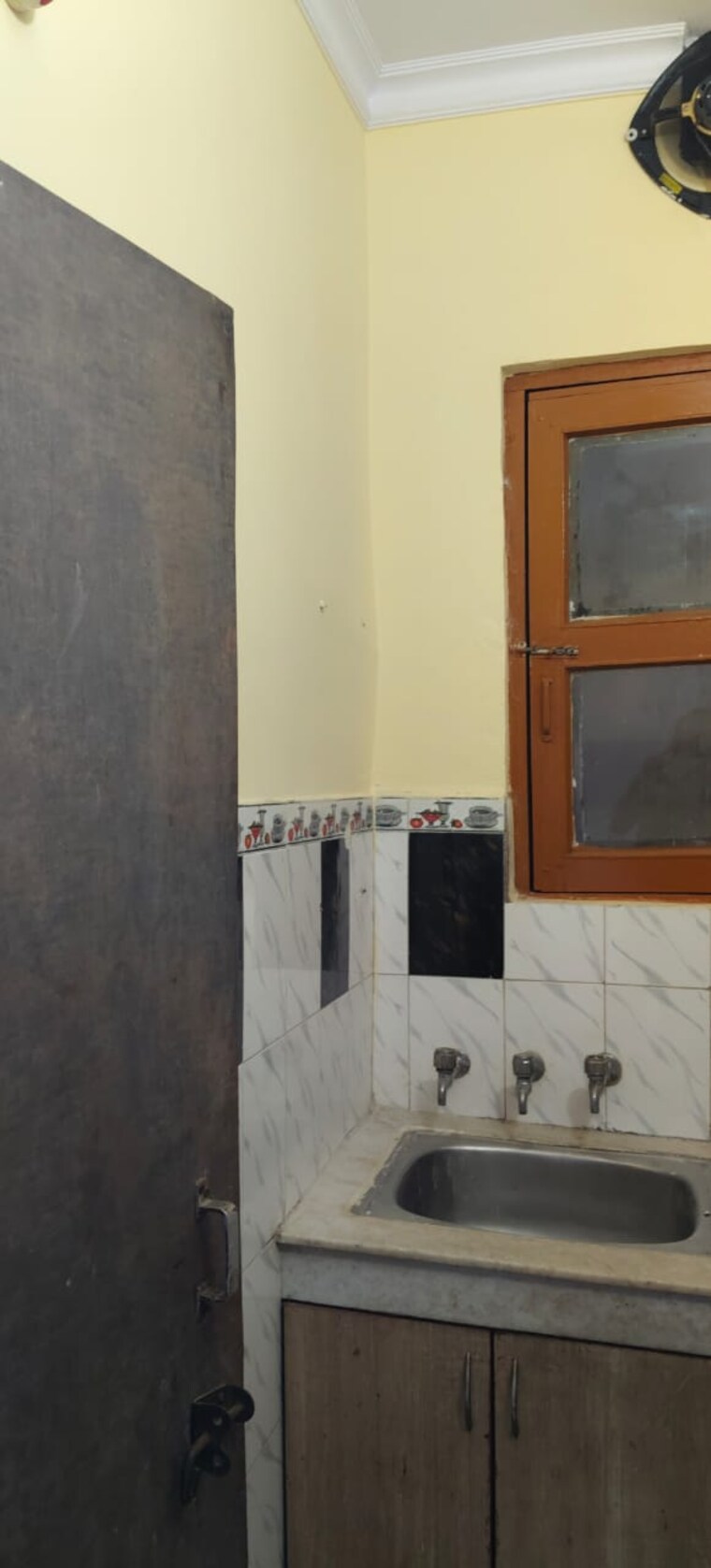 Bathroom, lajpat nagar 2 Bedroom 900 Sq.Ft. Builder Floor In Lajpat Nagar Delhi 9312521