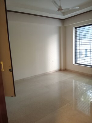Room in 4 BHK Independent House at Dlf Phase ii – for Rent