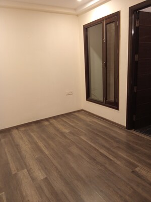 Bedroom in 4 BHK Independent House at Dlf Phase ii – for Rent