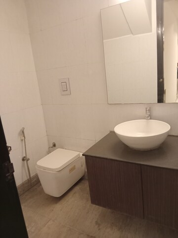 Bathroom in 4 BHK Independent House at Dlf Phase ii – for Rent