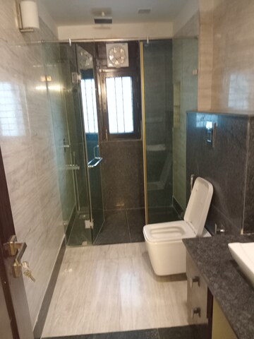 Bathroom in 4 BHK Independent House at Dlf Phase ii – for Rent