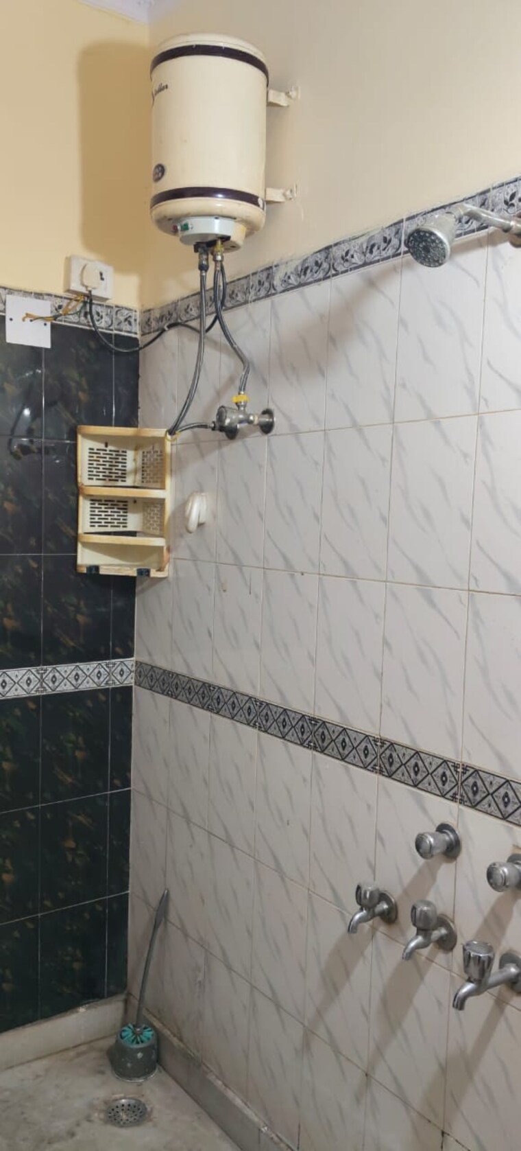 Bathroom, lajpat nagar 2 Bedroom 900 Sq.Ft. Builder Floor In Lajpat Nagar Delhi 9312521
