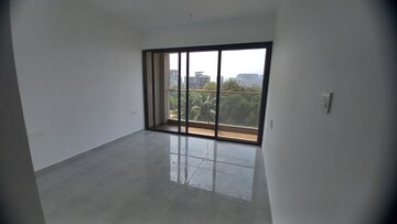 Room in 3.5 BHK Apartment at Mantra Mirari, Koregaon Park – for Rent