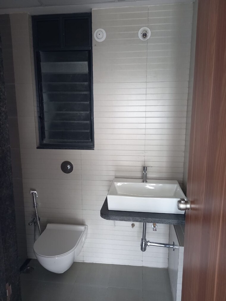 Bathroom, mantra-mirari 3.5 Bedroom 1200 Sq.Ft. Apartment In Koregaon Park Pune 9312533