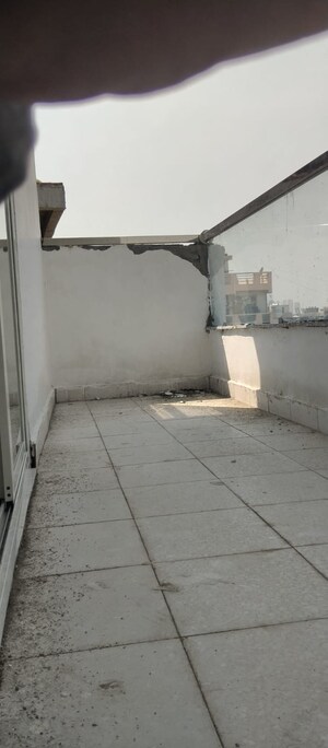 Building Lobby in 1 BHK Builder Floor at Saj Realtech Global Tower, Sector 73 – for Sale