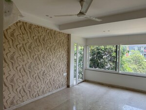 Room in 2 BHK Apartment at Gaur City 7th Avenue, Sector 4 Greater Noida – for Rent