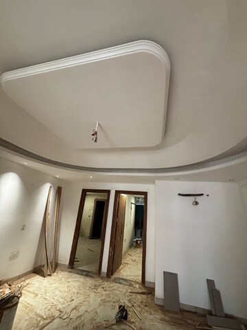 Building Lobby in 3 BHK Builder Floor at Sainik Colony – for Sale