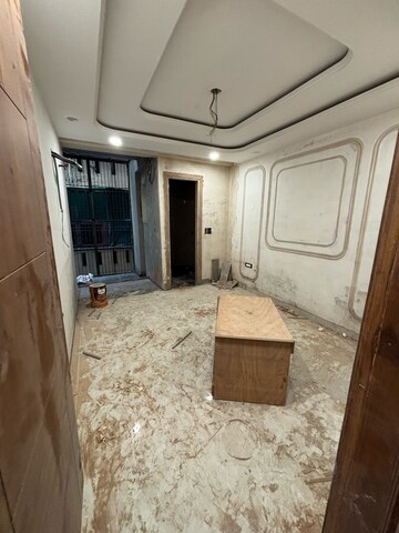 Parking in 3 BHK Builder Floor at Sainik Colony – for Sale