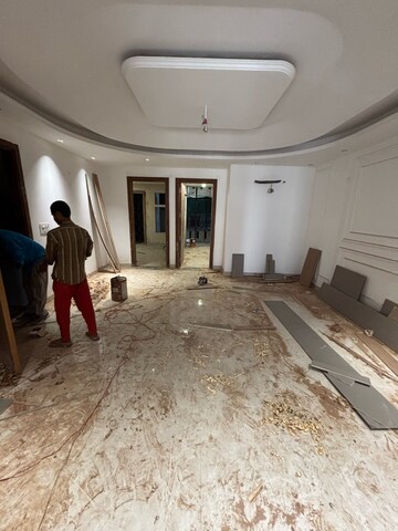Parking in 3 BHK Builder Floor at Sainik Colony – for Sale