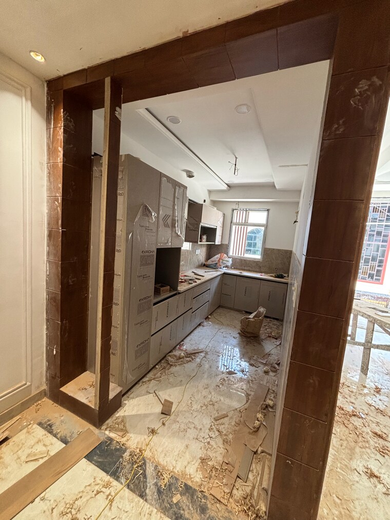 Kitchen, sainik colony 3 Bedroom 153 Sq.Yd. Builder Floor In Sainik Colony Faridabad 9312558