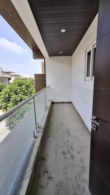 Balcony in 4 BHK Villa at Muppas Indraprastha, Tellapur – for Rent