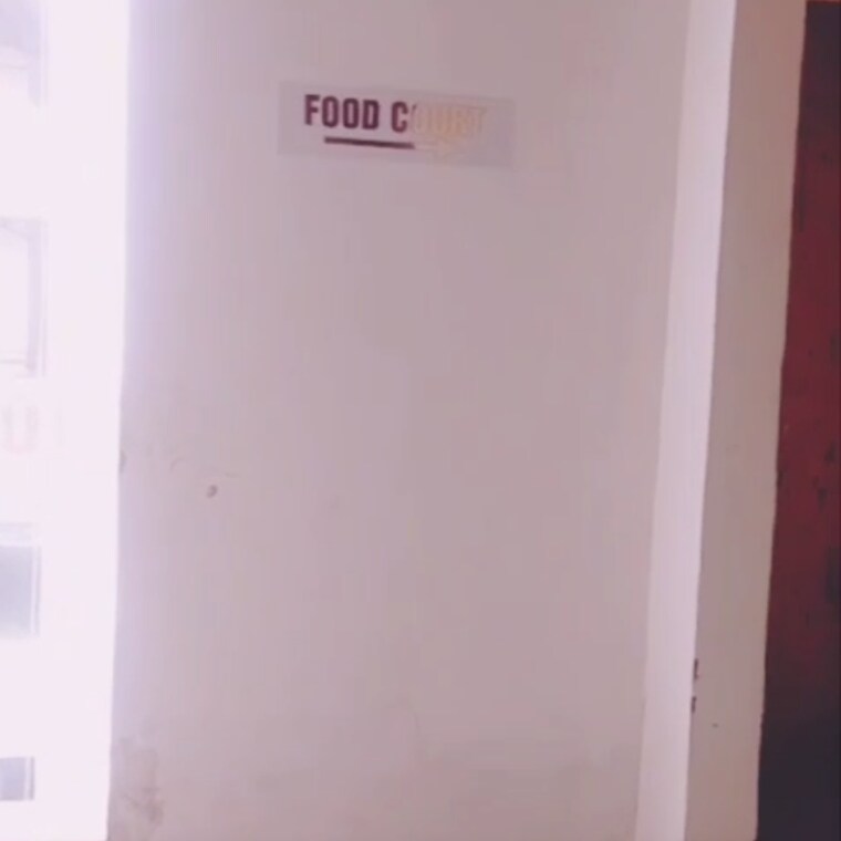 Room, roselyn-square Commercial Shop 300 Sq.Ft. In International Airport Road Zirakpur 9312605